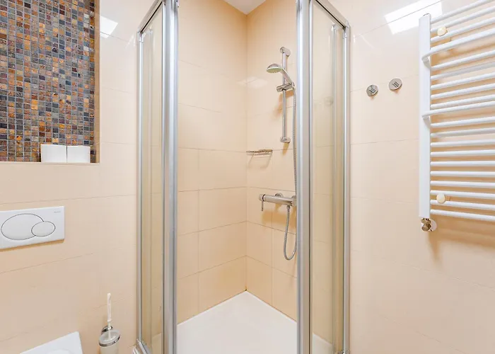 Diva Seaside By Bookinghost *